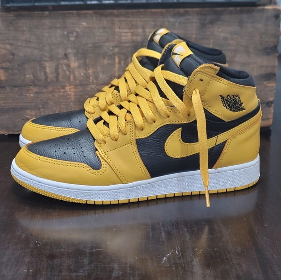 Nike Air Jordan 1 High OG 'Pollen' Wmns 8.5 Great Condition. Same day shipping - Picture 2 of 16